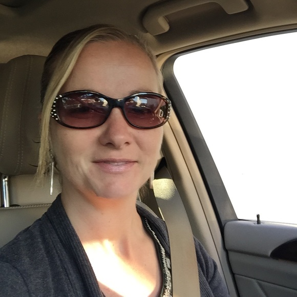 Meet your Posher, Misty - Picture 1 of 1